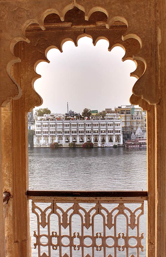 about-lake-pichola-hotel